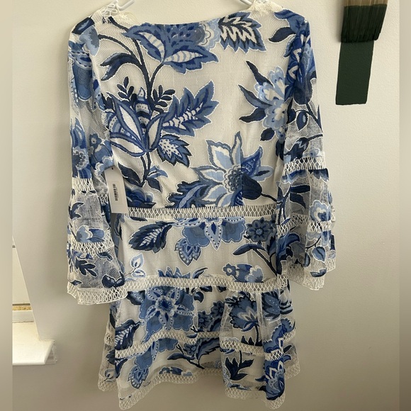 RED DRESS | blue and white dress - Picture 4 of 7